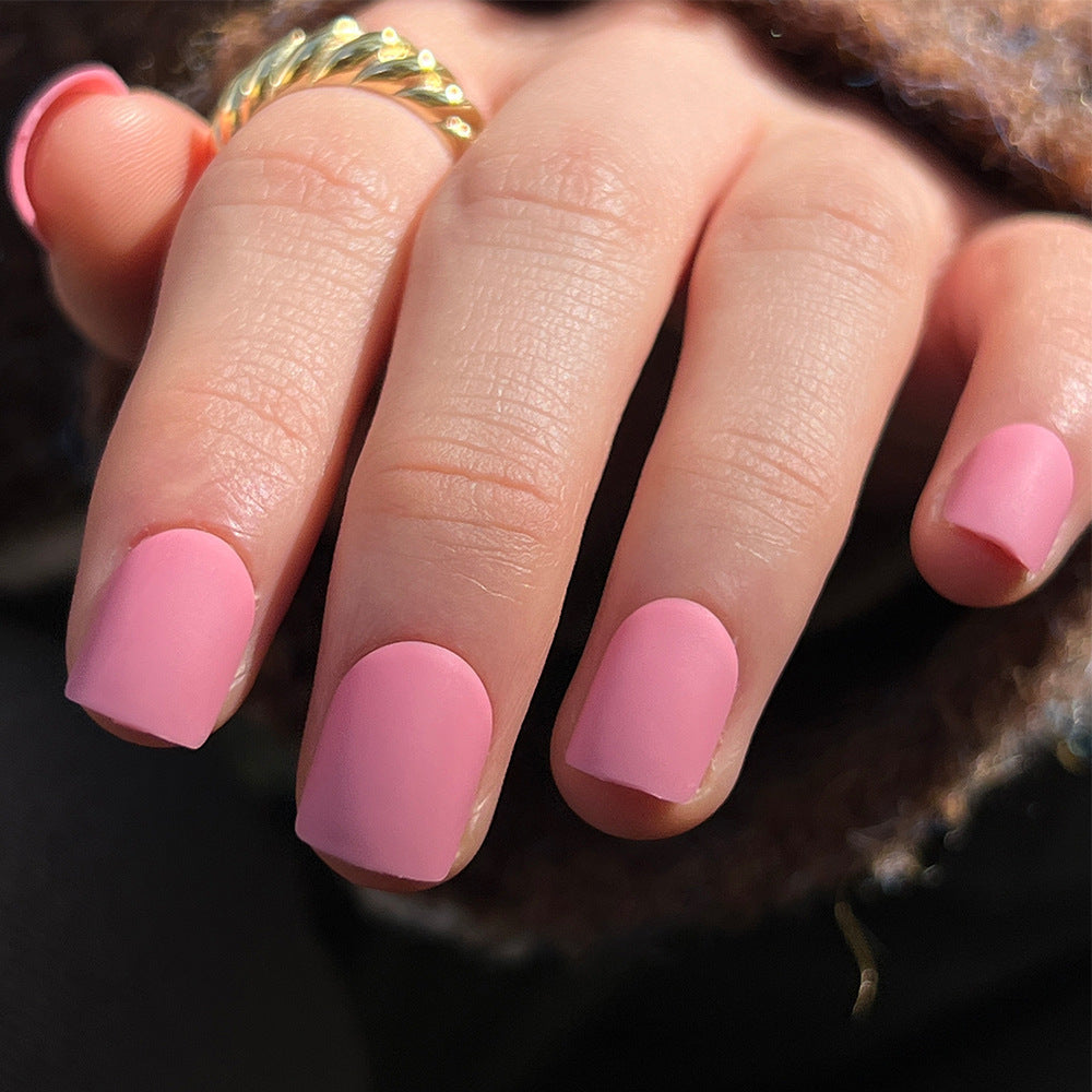 Künstliche Nagelkunst mit mattem Finish Karnz