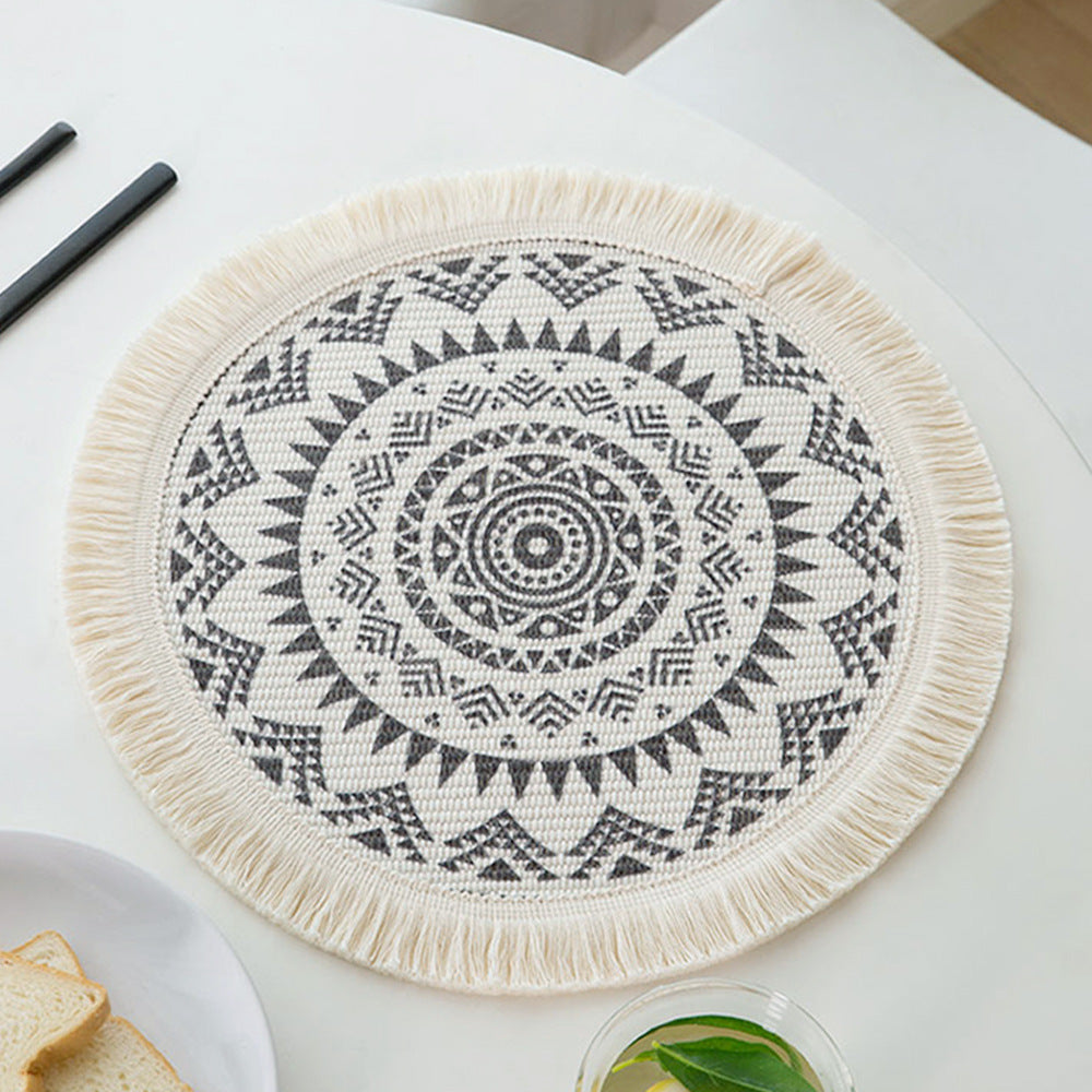 Rundes gewebtes Tischset mit Fransen und Mandala-Jacquardstruktur Karnz