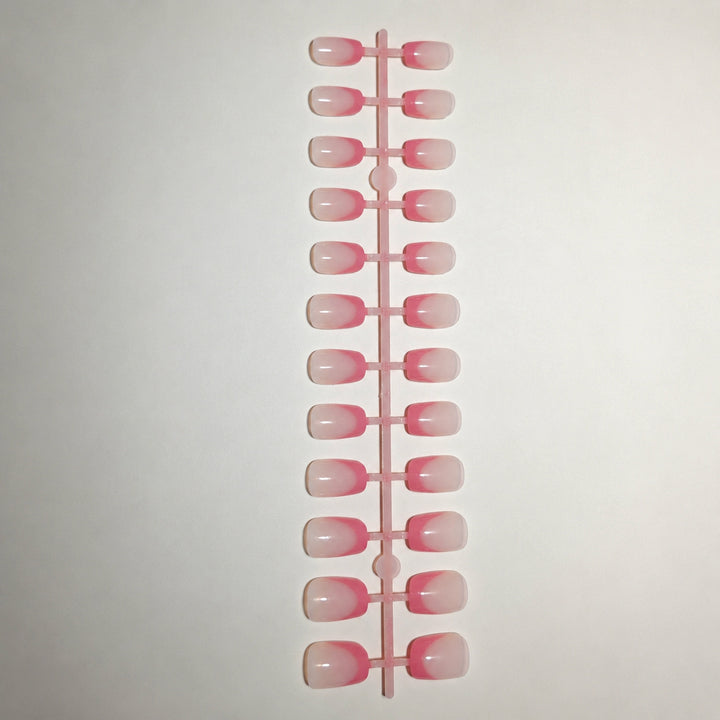 Chic Französisches Tip Press-On Nagelkunstset Karnz