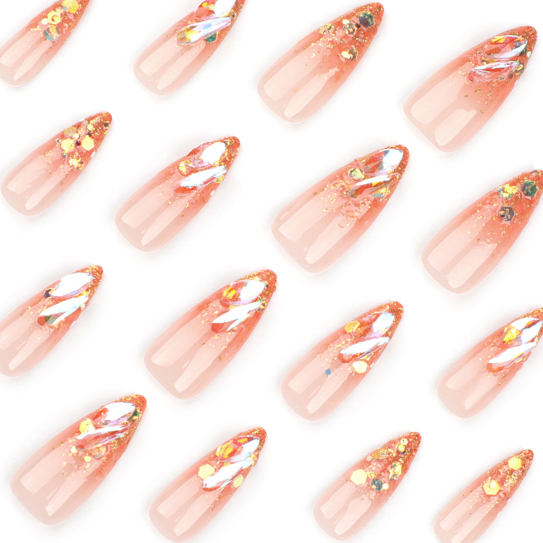 Glamouröse Stiletto-Nägel mit funkelndem Glitzer Karnz
