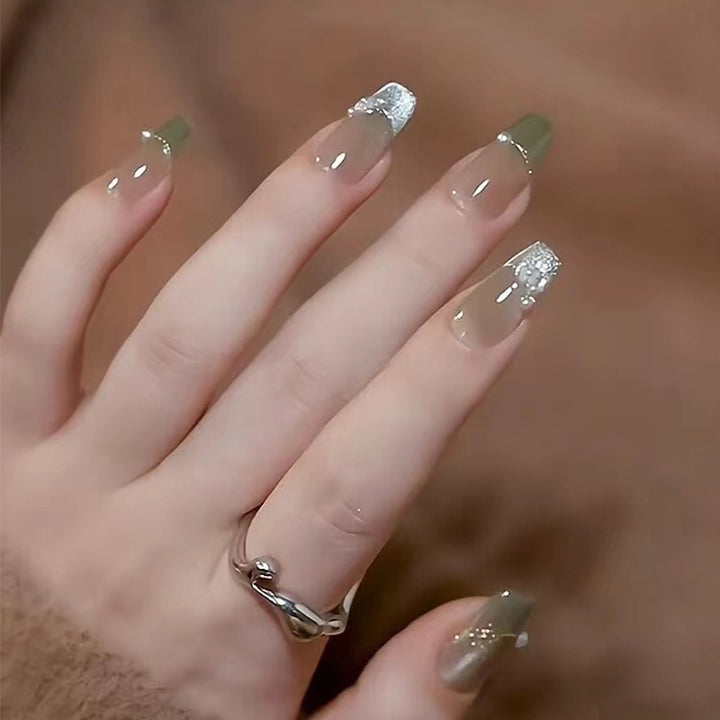 kunstvolle Nagelspitzen Karnz