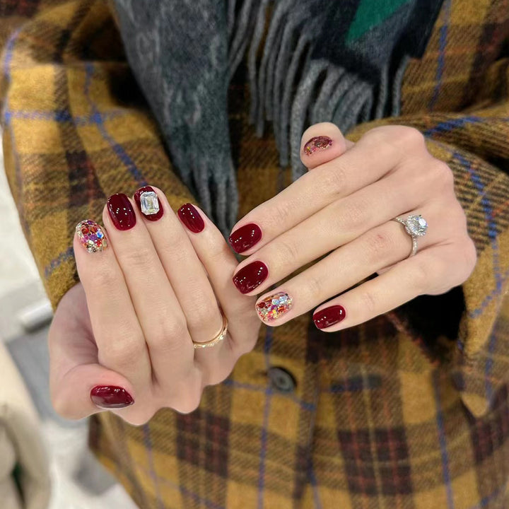 Elegantes Press-On Nail Art Set mit Edelstein-Akzenten Karnz