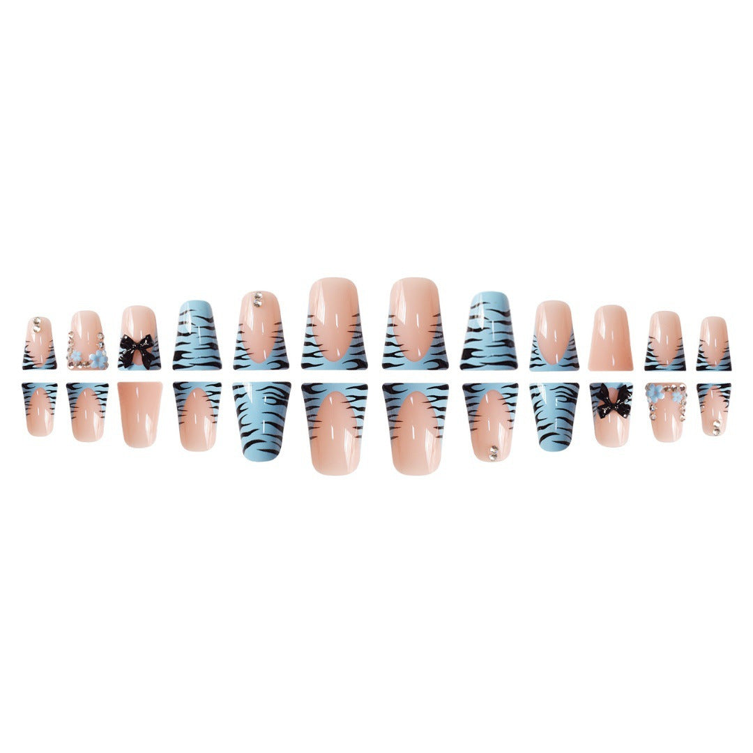 Dekoratives Nagelkunst-Set Karnz