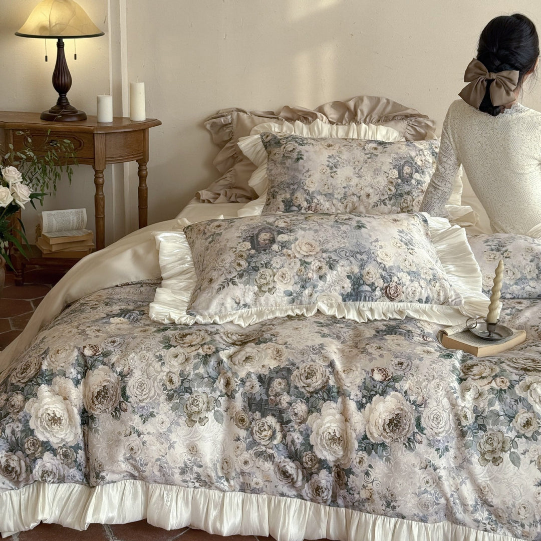 Romantisches Satin-Bettwäscheset mit floraler Jacquardoptik und gerafftem Volant