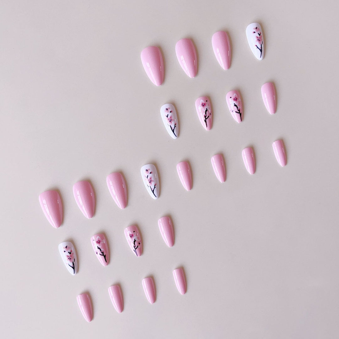Kunstnagelset mit floralen 3D-Verzierungen Karnz