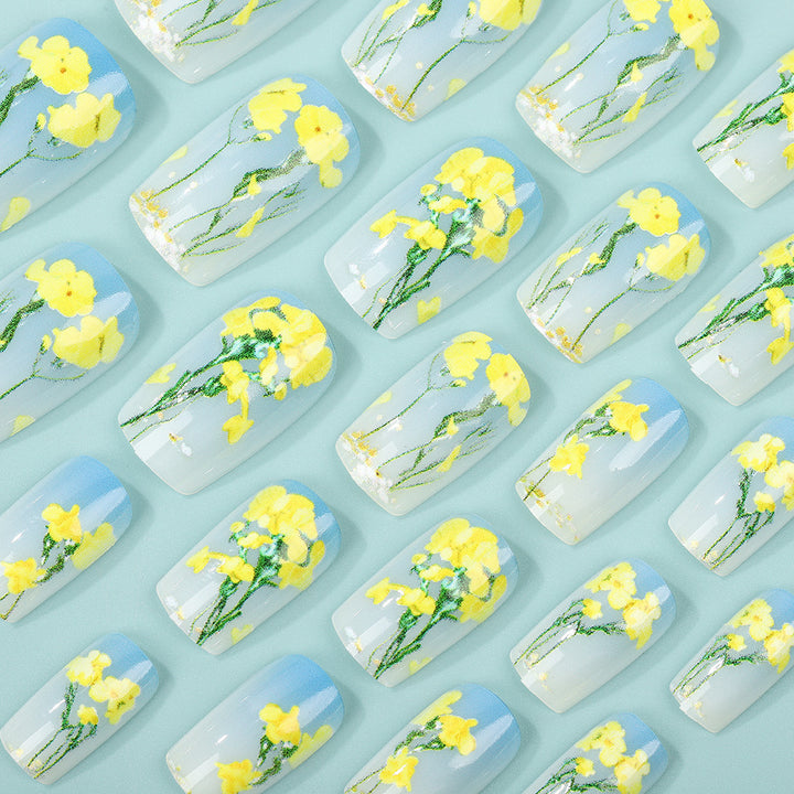 Künstliche Nagelspitzen im floralen Design Karnz