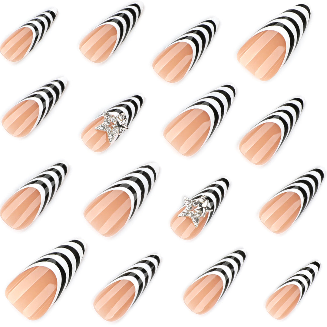 Glamouröse Spitzennägel Karnz