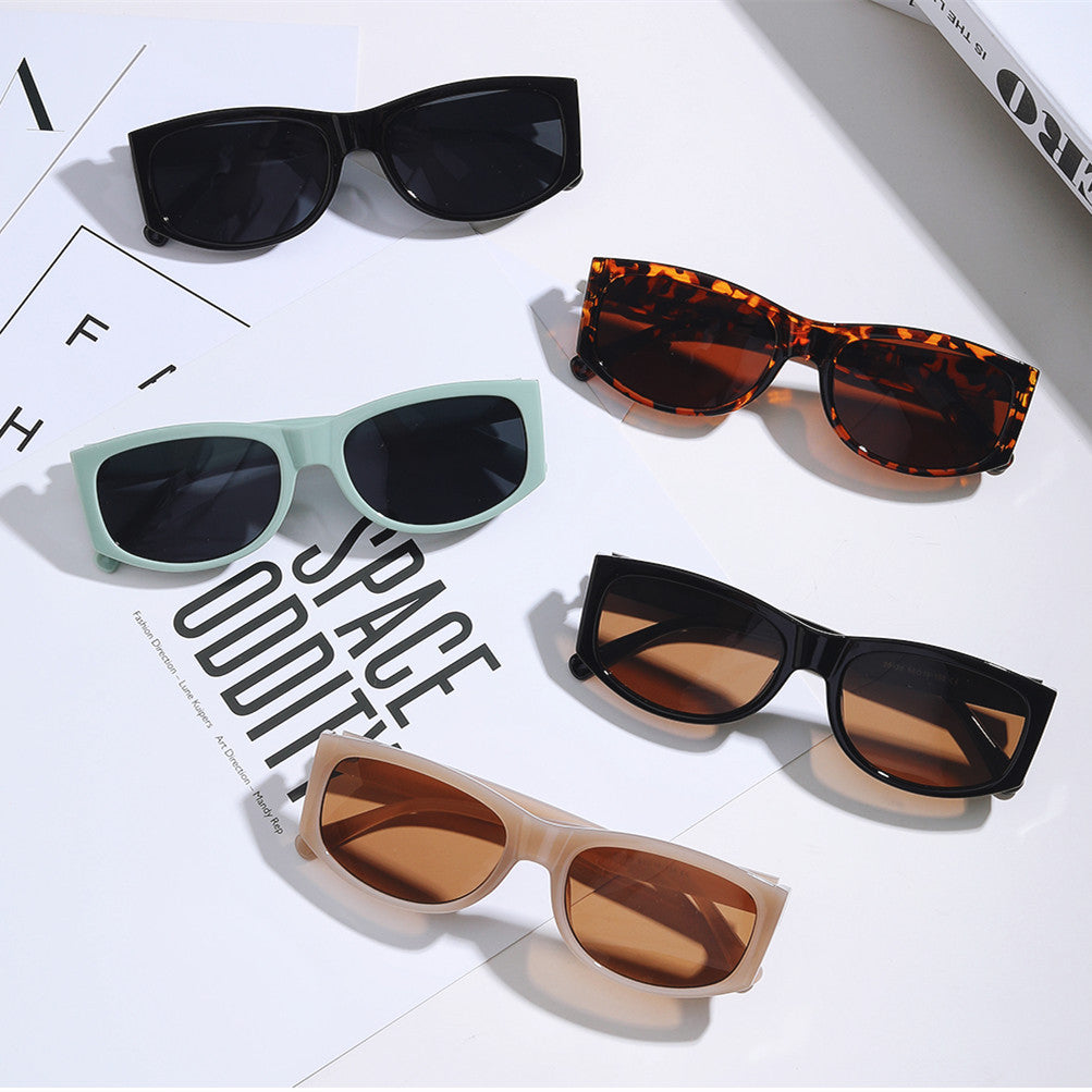 Damen stylische Sonnenbrille mit modernem transparentem Rahmen Karnz