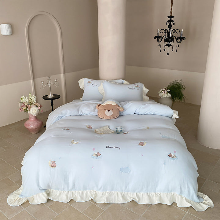 Bettwäschegarnitur im Baby-Motiv aus weichem Baumwollmix mit Rüschensaum