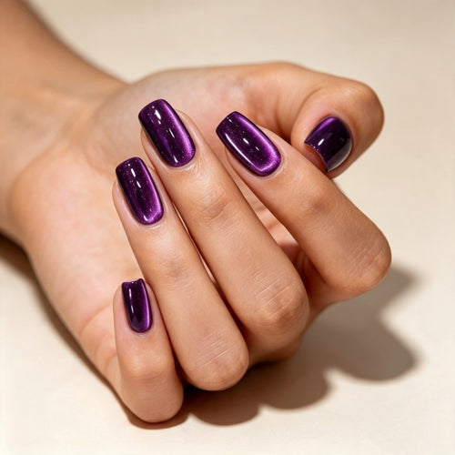 Kunstnägel mit Glänzendem Metallic-Finish und Auffälligen Ombre-Effekten Karnz