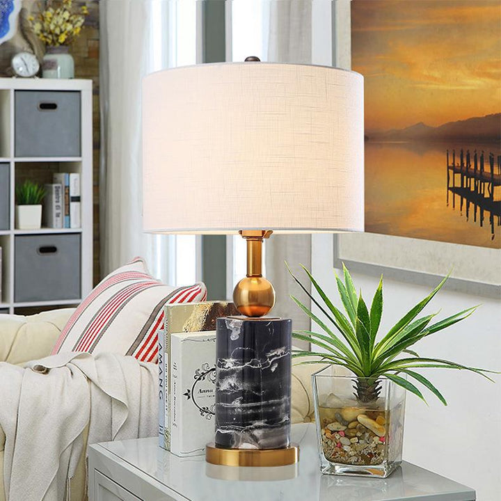 Elegante dekorative Tischlampe mit Marmorbasis