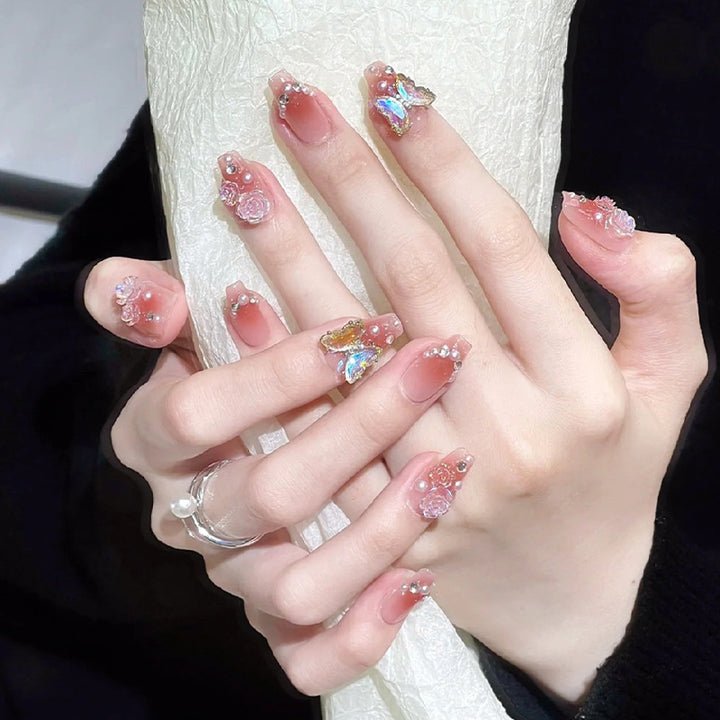 Künstliche Fingernägel mit Herz-Design Karnz