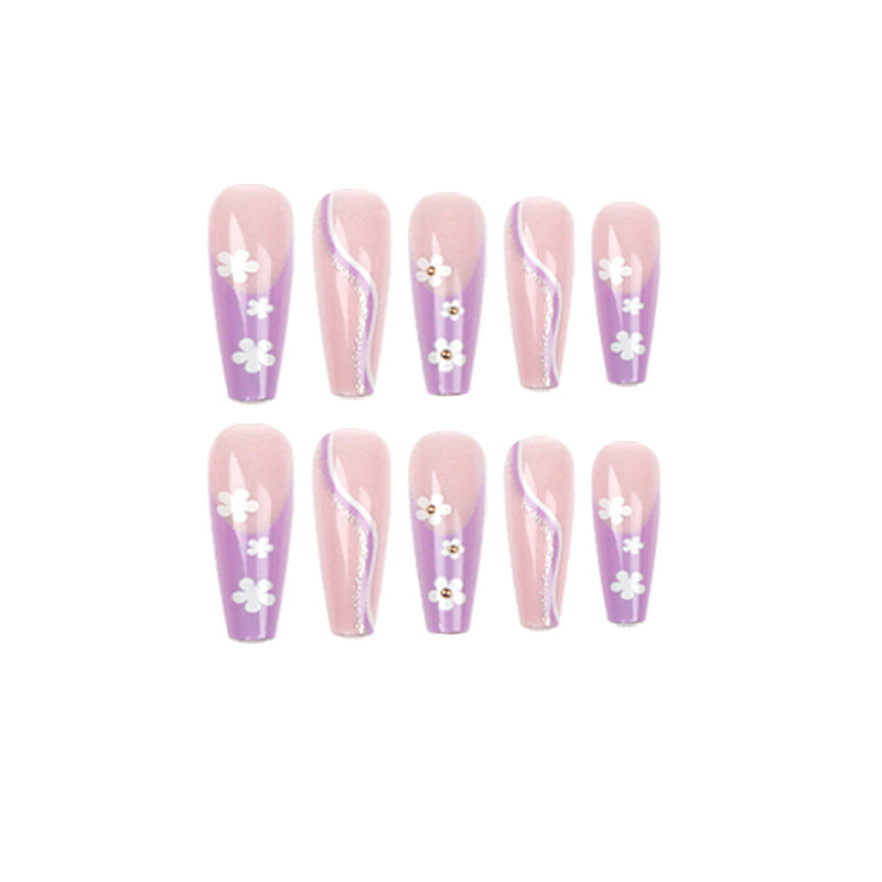 Kreative Nagelkunst mit floralen Akzenten Karnz