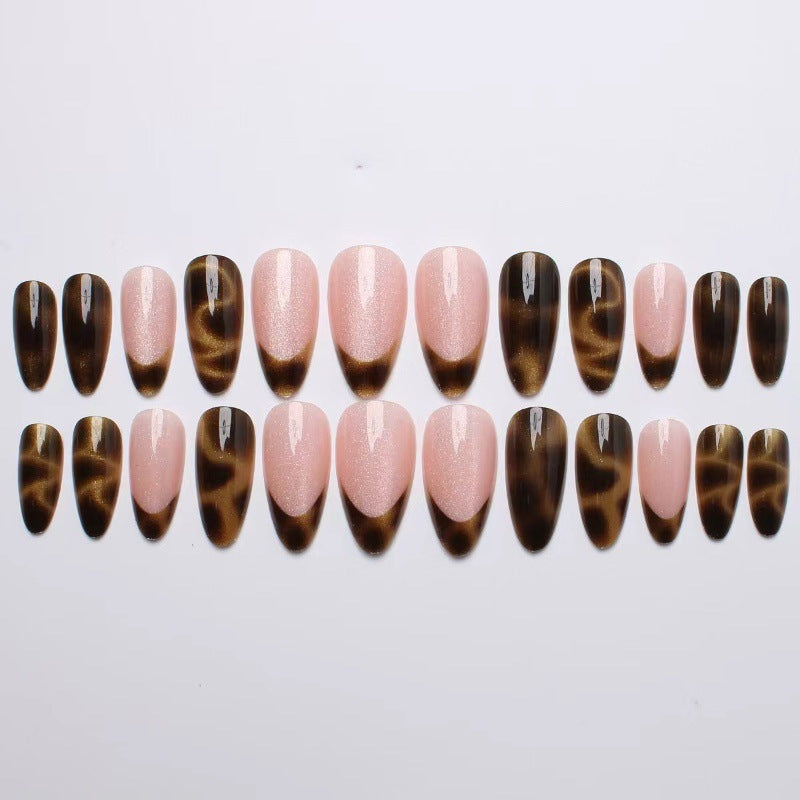 Kunstnägel mit eleganter Tortoiseshell-Spitzen Karnz