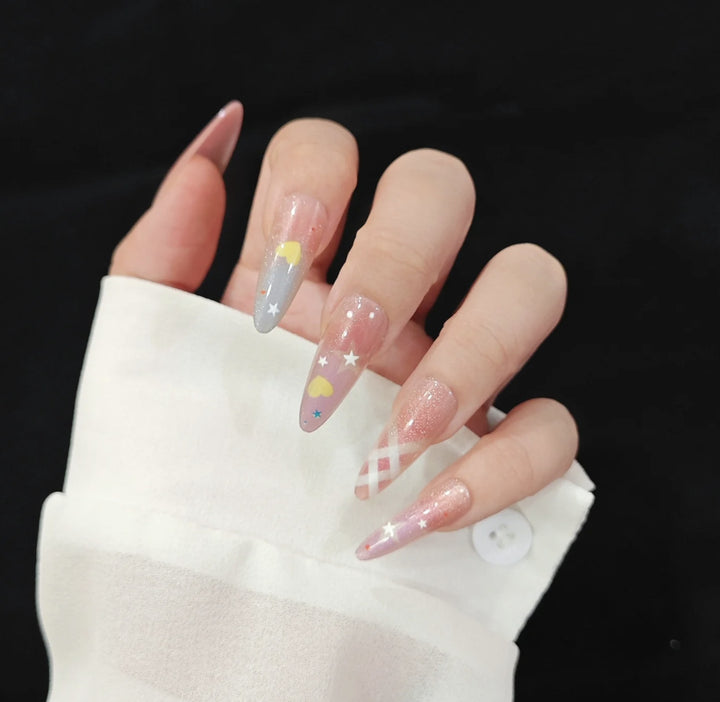 Dekorative Press-On Nagelkunst Karnz