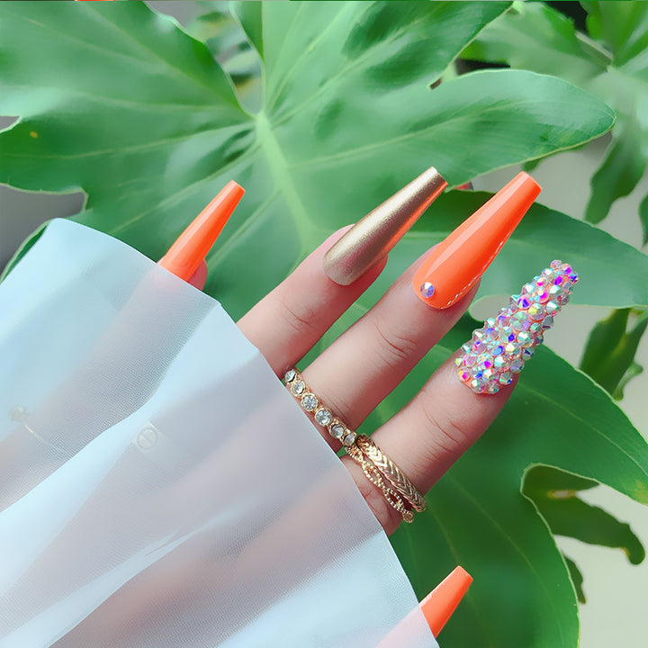 Glamouröse mit Rhinestones verstärkte Acryl-Nagelverlängerungen