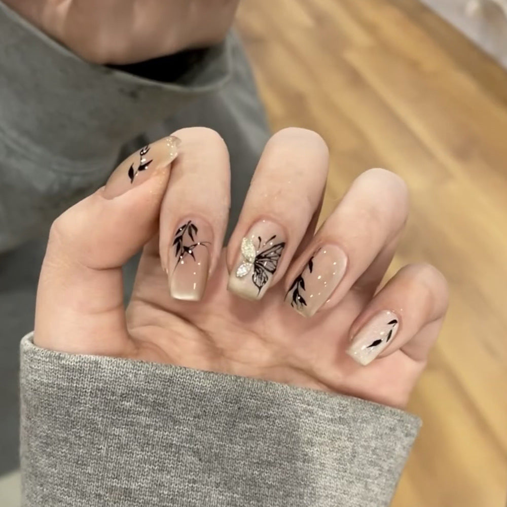 Künstliche Nagelverlängerungen mit floralem Butterfly-Design Karnz