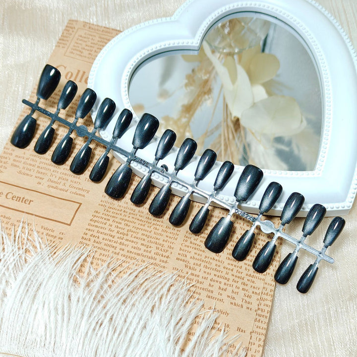Elegante Kunstnägel mit Schimmerndem Finish Karnz