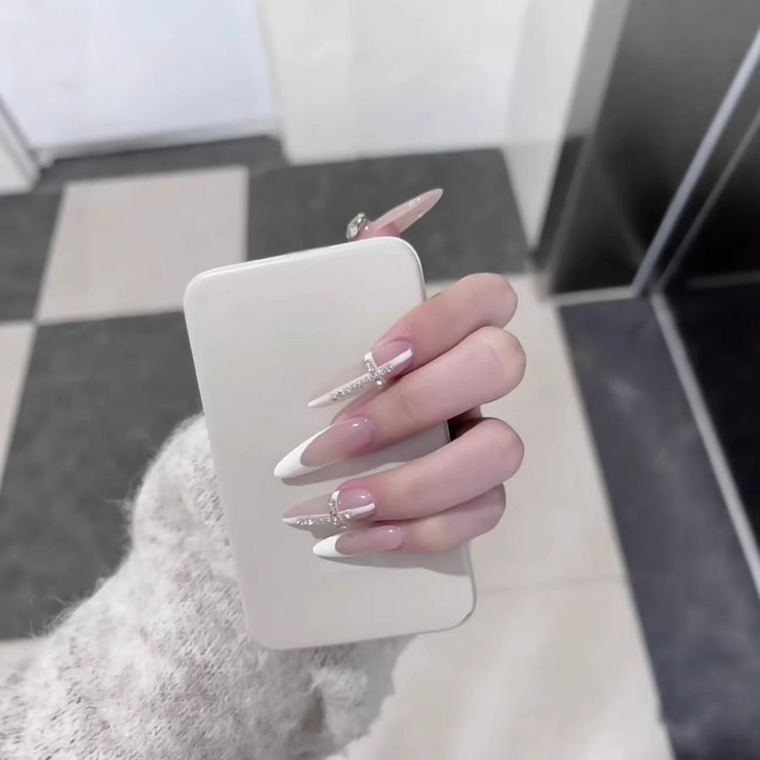 Luxus mit Strass akzentuierte Stiletto-Nagelverlängerungen