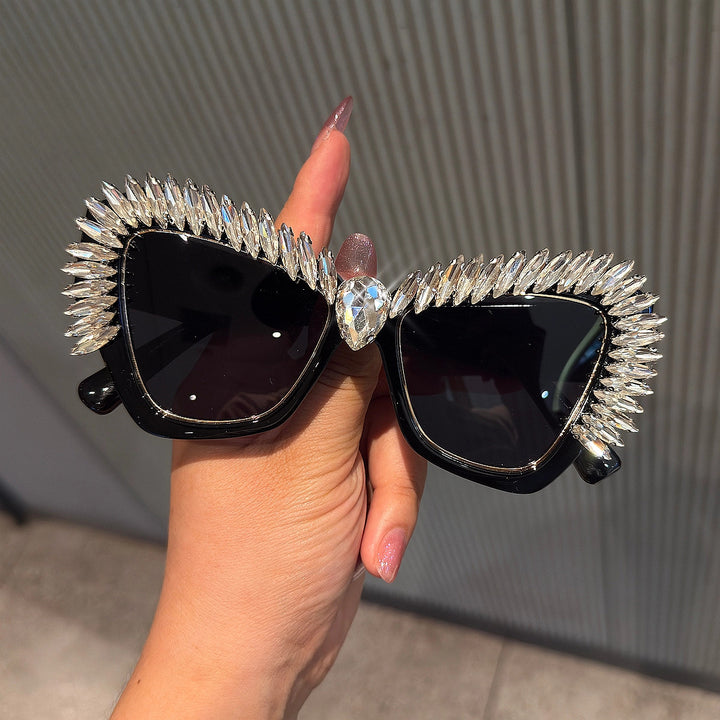 Damen extravagante Cat-Eye-Sonnenbrille mit funkelnden Kristallspitzen Karnz