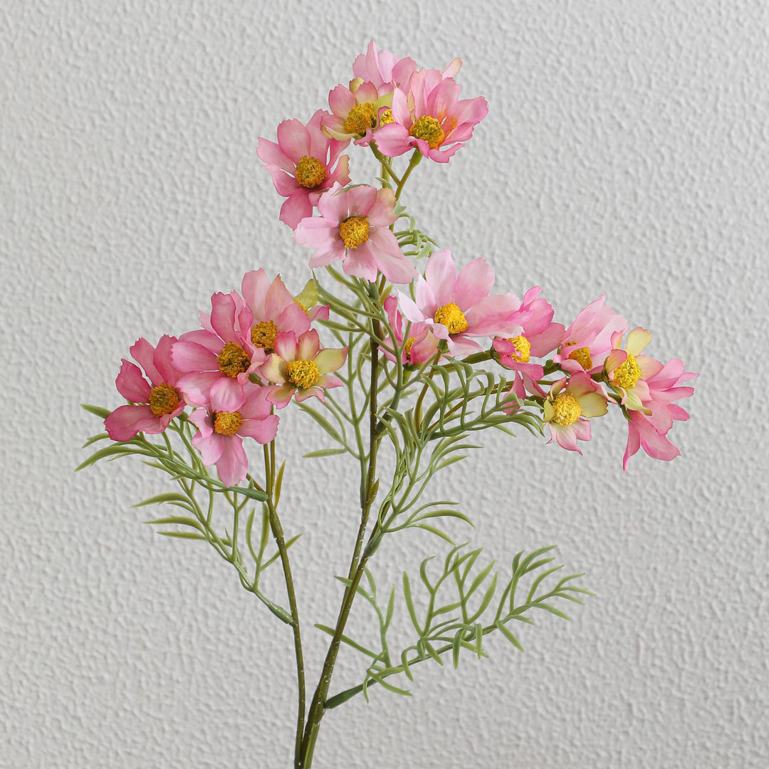 Künstlicher Blütenzweig mit leuchtenden pinken Blumen Karnz
