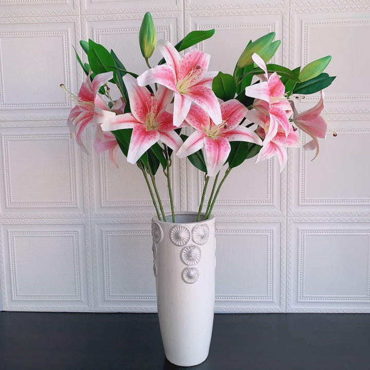 Realistische Florale Lilienstiel