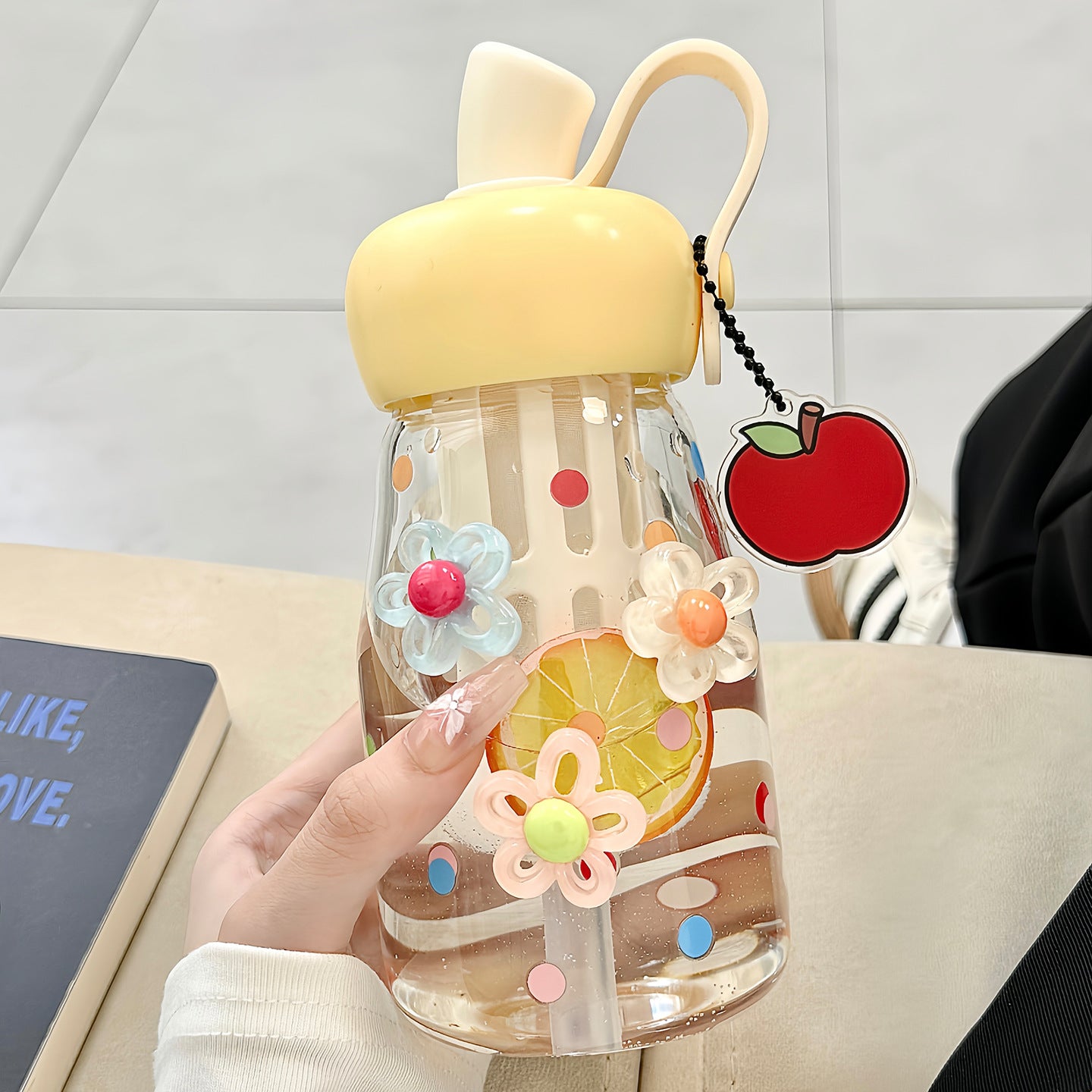 Damen Trinkflasche mit integriertem Fruchtfilter und praktischem Tragegriff Karnz