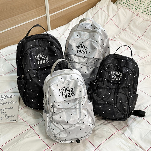 Stylischer leichter gepunkteter Rucksack Karnz