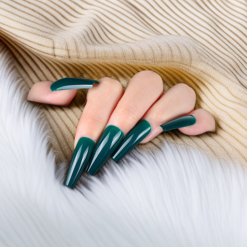 Kunstnägel mit elegantem Design Karnz