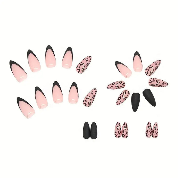 Kunstnagelset mit glamourösem Leopardenmuster und eleganten Akzenten Karnz