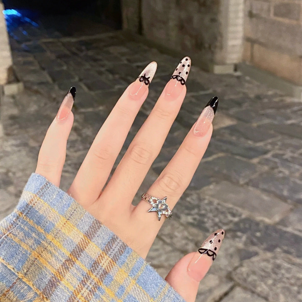 Stylisches Press-On-Nagelset mit künstlerischen Mustern Karnz