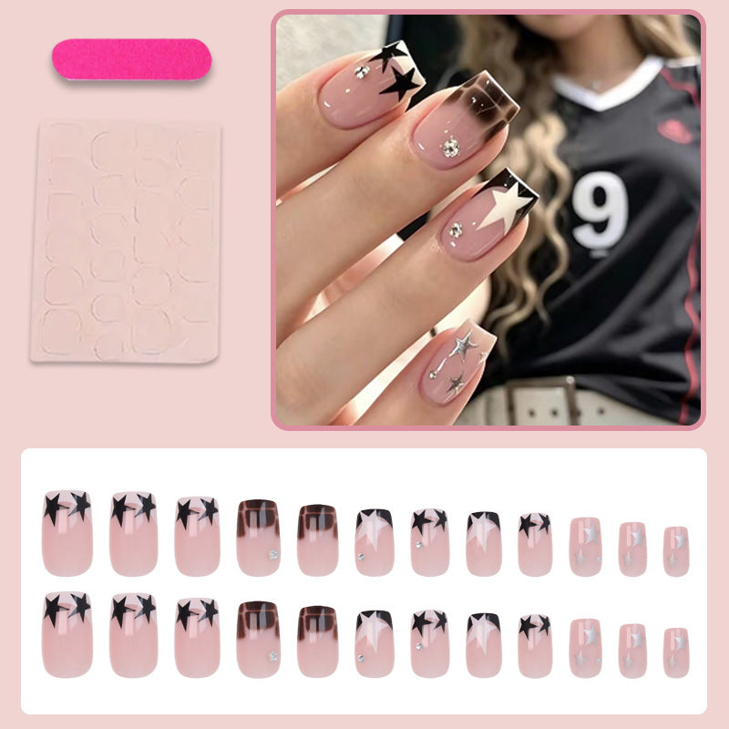 Kunstnagelset mit glamourösen Sternen- und Glitzerakzenten Karnz