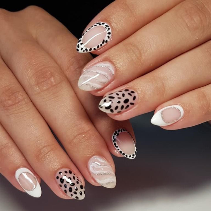 Trendige Nailart im kreativen Stiletto-Design Karnz