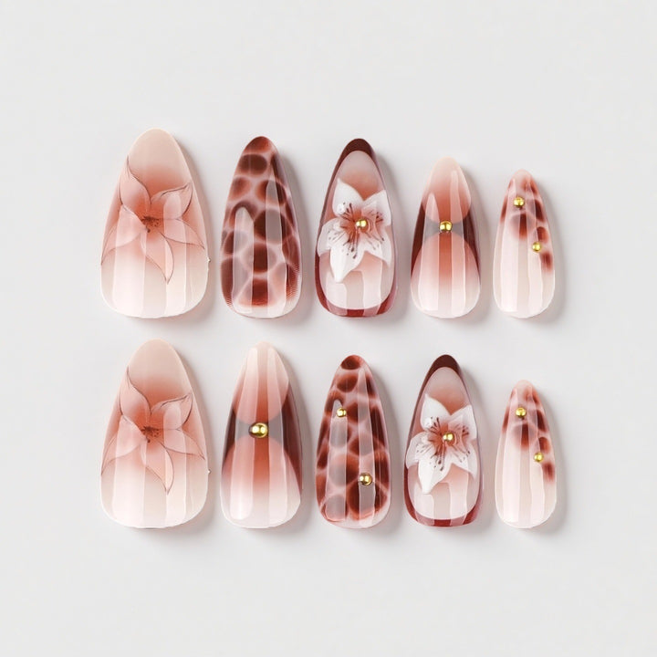 Dekoratives Floral Langes Nagelset Karnz