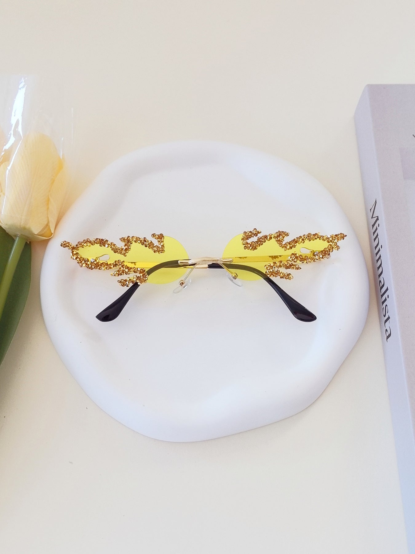 Damen extravagante Design-Sonnenbrille mit funkelnden Verzierungen Karnz