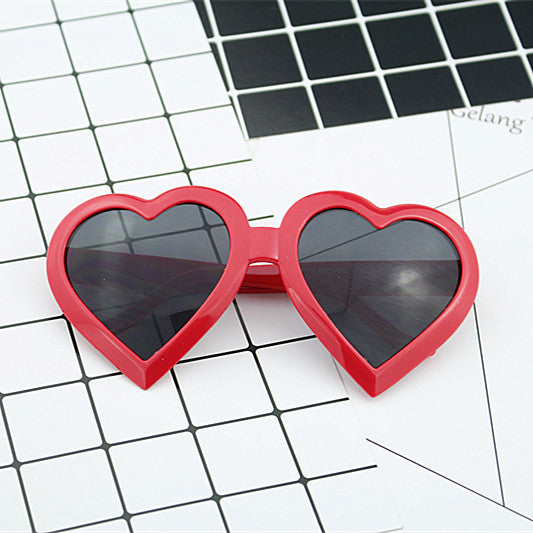 Damen Herzförmige Sonnenbrille im modernen Design Karnz