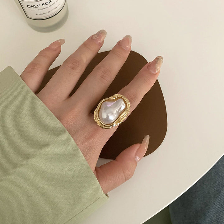 Eleganter Perlring mit Einzigartigem Design Von Karnz