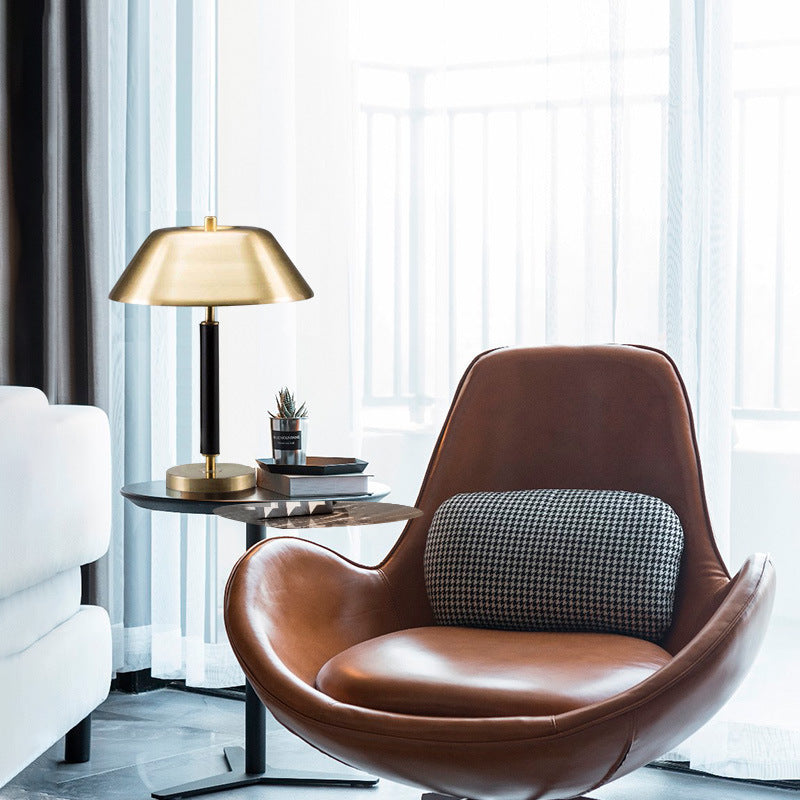 Moderne Minimalistische Tischlampe mit verstellbarem Schirm