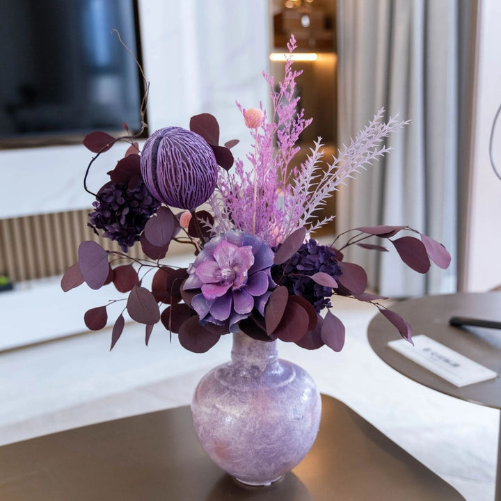 Einzigartige kunsthandwerkliche Blumenarrangement