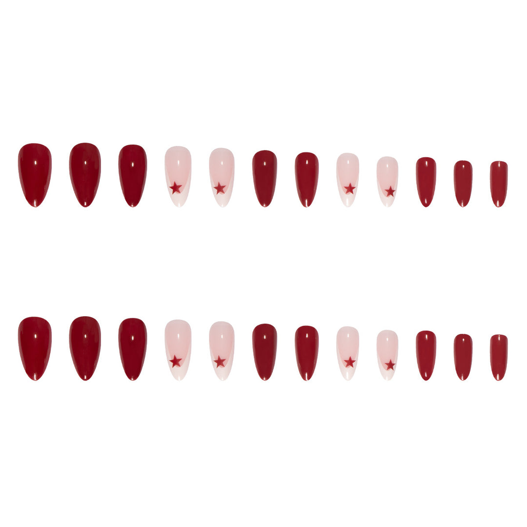 Kunstnagelset mit elegantem Rosenmuster und glamourösen Sternenakzenten Karnz