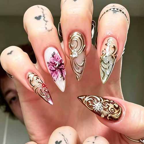 Elegantes Druck-Nagelset im Blumen-Design