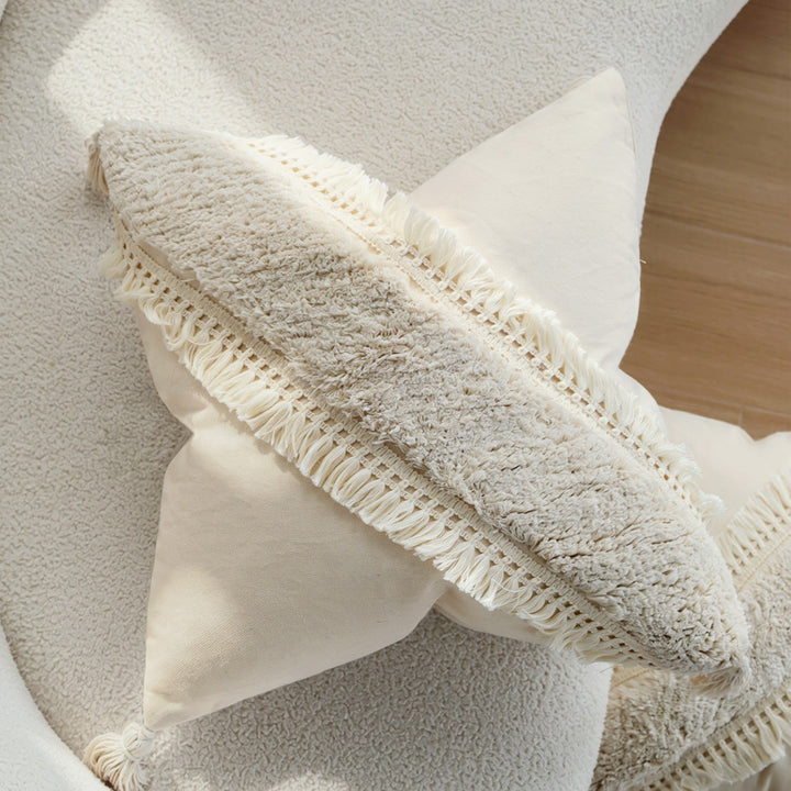 Quadratischer Boho-Kissenbezug mit diagonalem Teddy-Relief, Fransen und Eckquasten Karnz