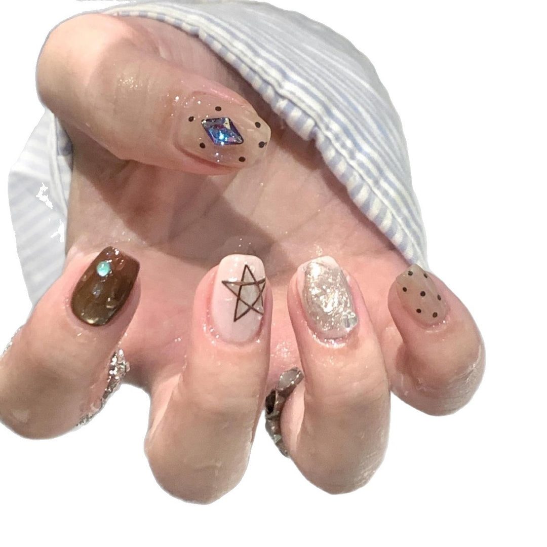 Kunstnagelset mit Kreativen Geometrischen und Funkelnden Akzenten Karnz