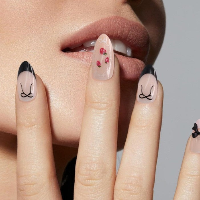 Künstlerisches Press-On Nagelset Karnz