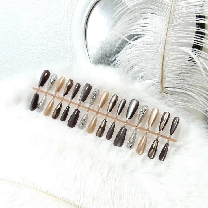 Kunstnägel im edlen Metallic-Look Karnz
