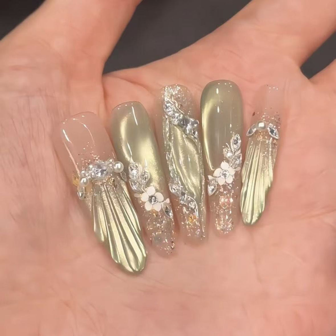Ausführliche florale Nagelkunstverlängerungen