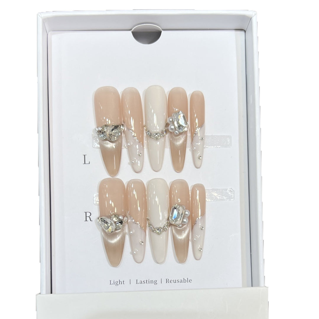 Dekoratives Press-On-Nail-Art-Set mit luxuriösen Edelstein-Accents Karnz