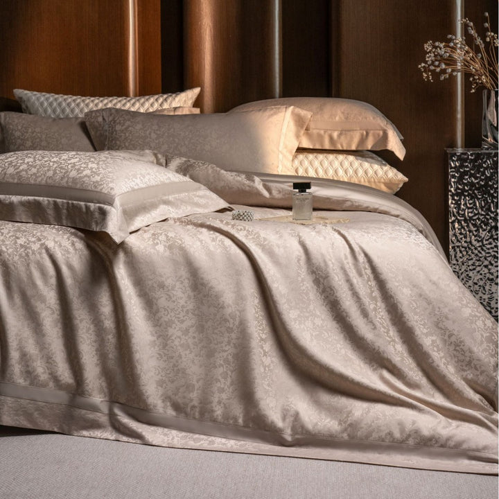 Luxuriöse Satin-Jacquard Bettwäsche-Garnitur mit feinem Damast-Ornament und Oxford-Kissen