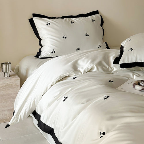 Luxuriöses Satin-Bettwäsche-Set mit Kirschstickerei und kontrastierter Einfassung