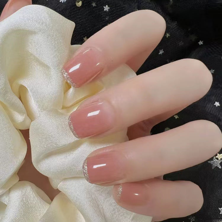 Trendige Stiletto-Nägel Karnz